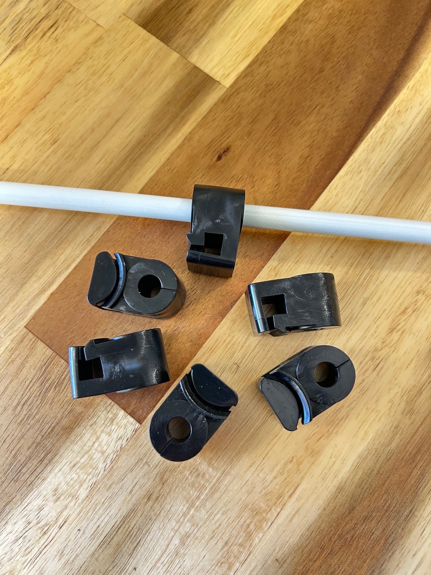 L-TYPE Insulator (fits 3/8" fiberglass Rod) - 50 pack